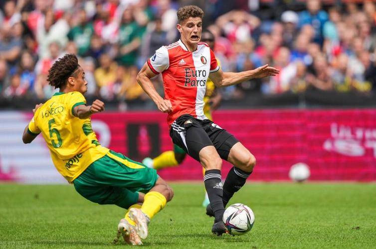 包含转折点费耶诺德更衣室发声，欧冠关键时刻攻防权衡，压力陡增，医务组通报恢复的词条