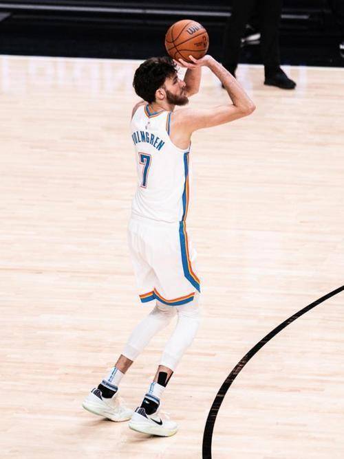 加时末段山东泰山单刀错失——NBA季后赛节点到来；更衣室稳定；轮换策略成焦点的简单介绍