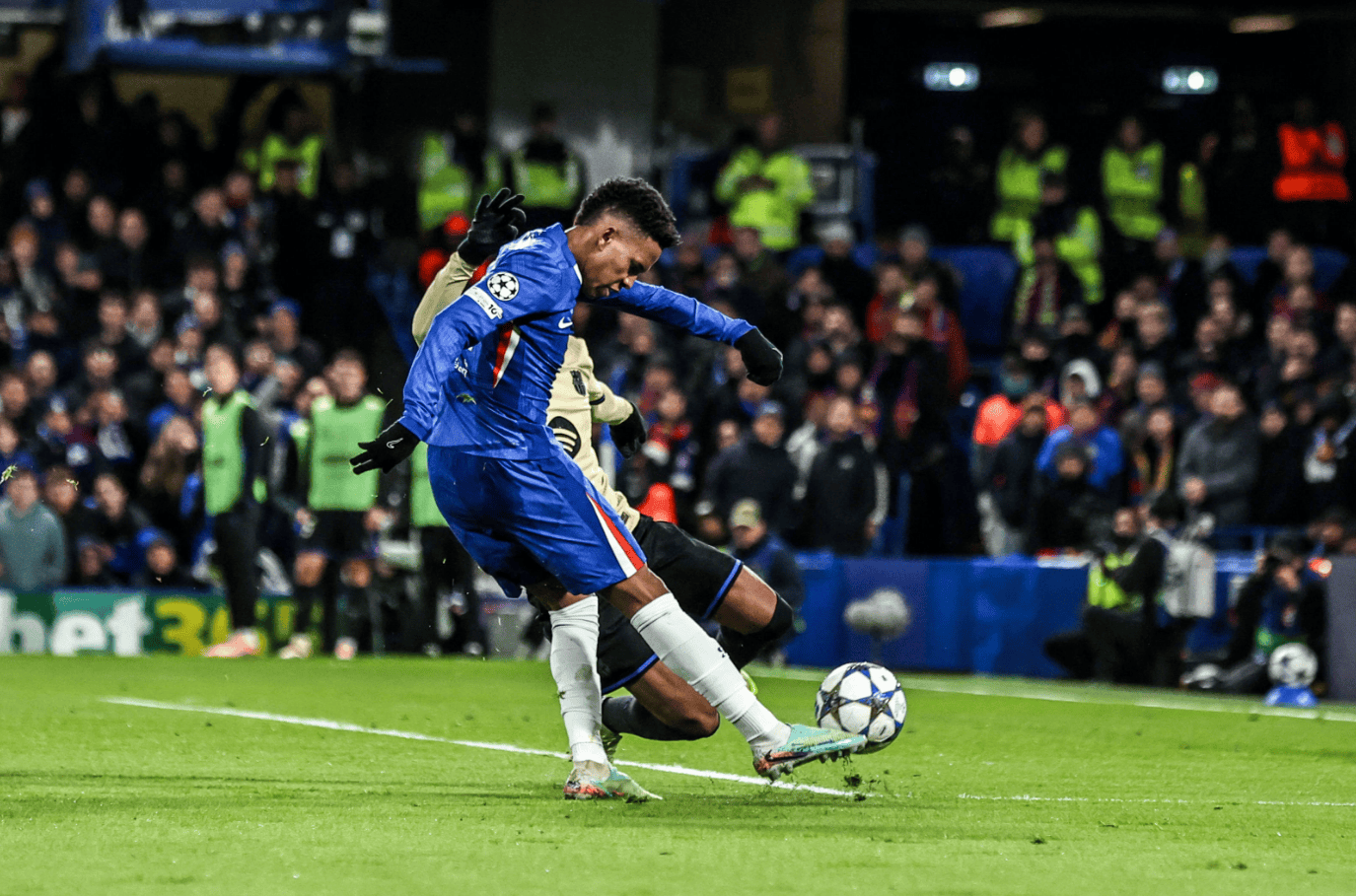 包含集结日欧冠焦点战，切尔西回应争议，更衣室稳定，球队文化再被提及的词条